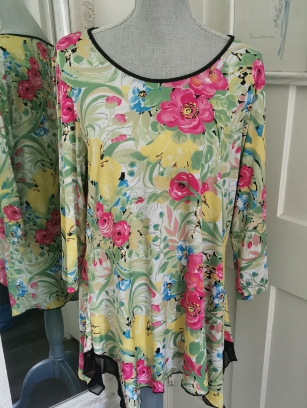 Womens Peter Nygard Arsty Cottagecore Silky Stretchy Asymmetrical Tunic. XL